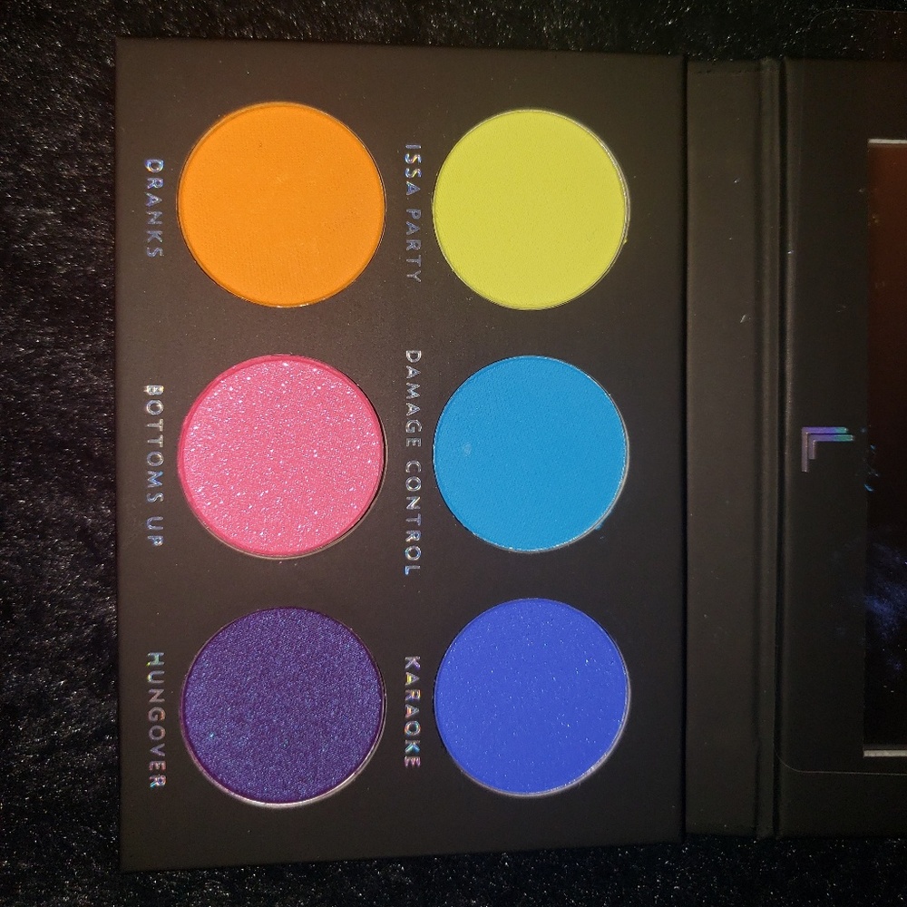 Eye shadow palette